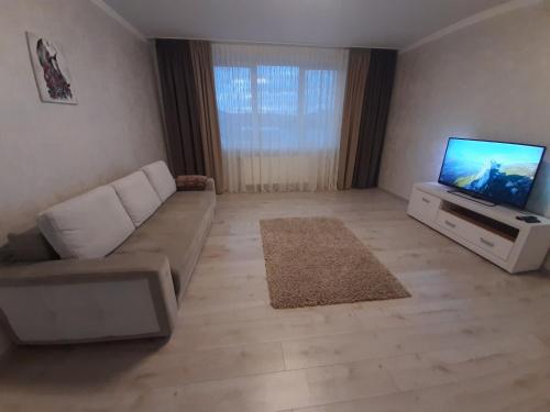 TV i/ili multimedijalni sistem u objektu LUXURY apartment in the City Center with a terrace