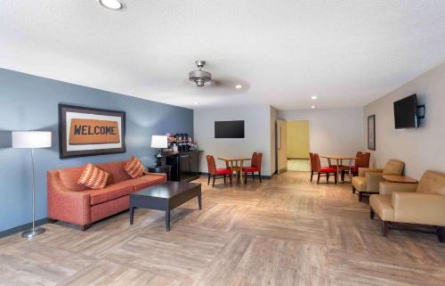 Extended Stay America Select Suites - Richmond - Innsbrook में टेलीविजन और/या मनोरंजन केंद्र