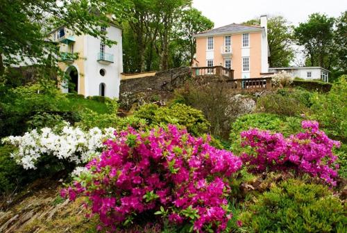 Taman di luar Portmeirion Village & Castell Deudraeth