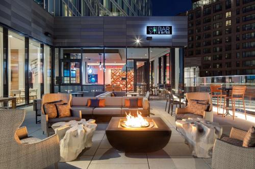 O zonă de relaxare la Hyatt Place Boston/Seaport District