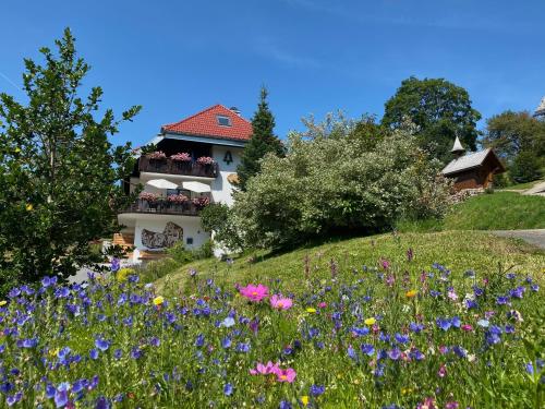 Vrt u objektu Schwarzwald-Hotel Kraeutle