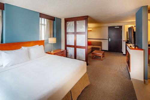 Tempat tidur dalam kamar di Hyatt Place Madison/Downtown