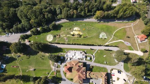 Una vista aérea de Castelul Cantacuzino