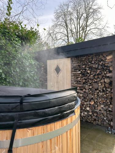 Fotografija v galeriji nastanitve In de bocht - Hottub Sauna v mestu Gemonde