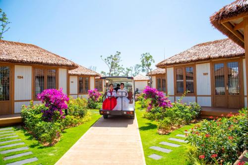 Taman di luar K-Town Resort Phan Thiet