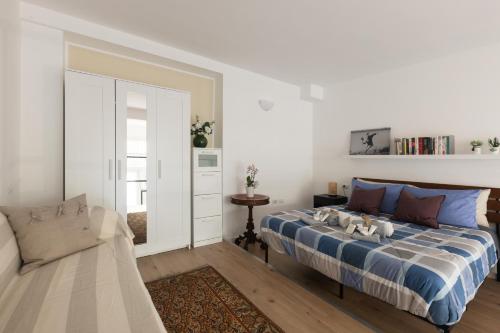 Cama ou camas em um quarto em Moderno e Confortevole Loft tra Navigli e Bocconi