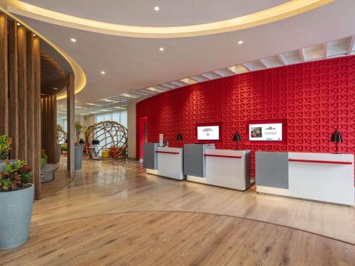 The lobby or reception area at ibis Kolkata Rajarhat - An Accor Brand