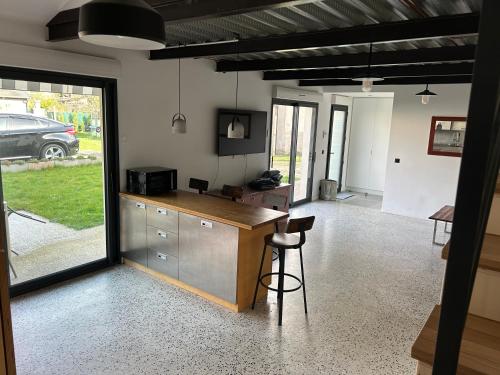 a kitchen with a counter and a bar with chairs at Sara in Aulnay-sous-Bois