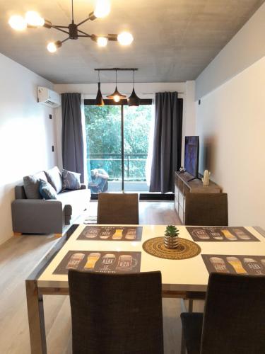 a living room with a table and a couch at Departamento Ejecutivo a Estrenar in Buenos Aires