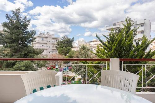 Uma varanda ou terraço em Two Bedroom Apartment Near Alimos Marina !