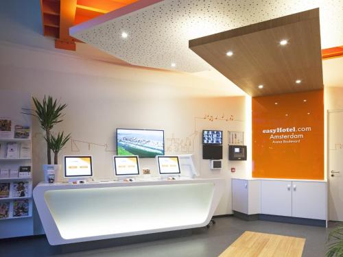 โทรทัศน์และ/หรือระบบความบันเทิงของ easyHotel Amsterdam Arena Boulevard