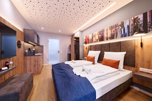 Tempat tidur dalam kamar di XZLLENZ Traum Studio-Apartment, Frei-Parken, U-Bahn, Küche