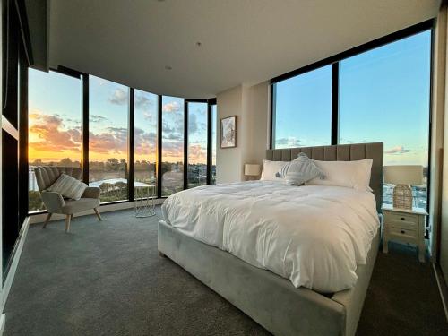 Una cama o camas en una habitación de Skygarden Luxury Condo