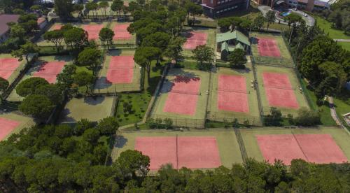 Tennis ou squash au sein de l'hôtel ou à proximité