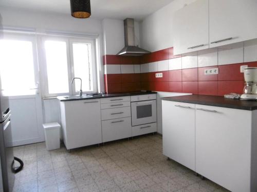 A kitchen or kitchenette at Buisseret