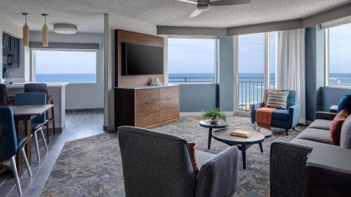 Uma área de estar em Marriott Hutchinson Island Beach Resort, Golf & Marina