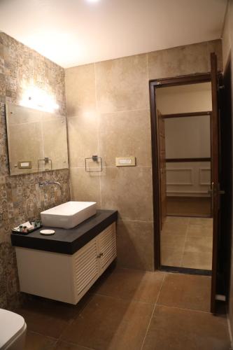 a bathroom with a sink and a mirror at Summer House Nandi Foothills in Nandi