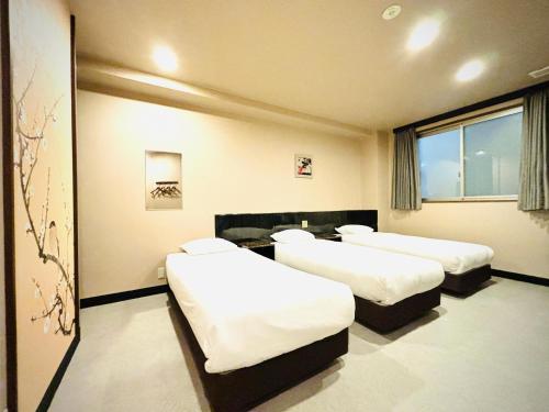 Ein Bett oder Betten in einem Zimmer der Unterkunft 嵐 Hotel Arashi 難波店 Namba