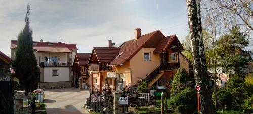 O edifício em que a casa de hóspedes se localiza