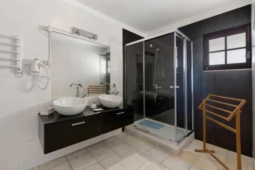 Un baño de Alto da Praia Villa