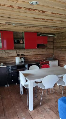 A kitchen or kitchenette at Oandu Camping