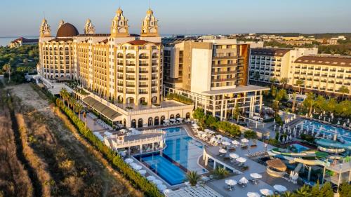 Πισίνα στο ή κοντά στο J'adore Deluxe Hotel & Spa Ultra All Inclusive