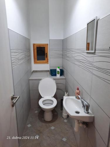 Ванна кімната в Skromný apartmán v centru Chebu, 3. Floor