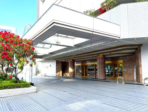 Tampak depan atau pintu masuk Hotel Springs Makuhari