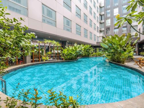 Swimming pool sa o malapit sa Ibis Styles Jakarta Airport