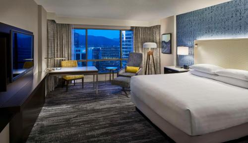 Tempat tidur dalam kamar di Hyatt Regency Vancouver