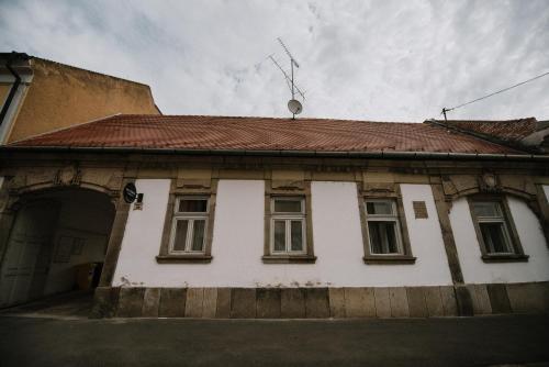 Foto de la galería de Plitzner Belvárosi Apartmanház en Eger