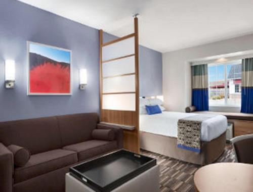 Krevet ili kreveti u jedinici u okviru objekta Microtel Inn & Suites by Wyndham Altoona