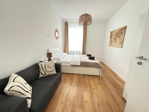 a living room with a couch and a bed at 60qm - 2 rooms - free parking - city - MalliBase Apartments in Hannover