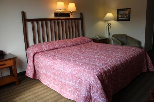 A bed or beds in a room at Santa's Lodge