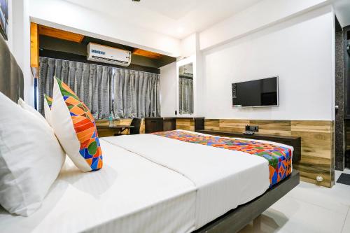 Vuode tai vuoteita majoituspaikassa FabHotel Prestige Elite - Nashik Road