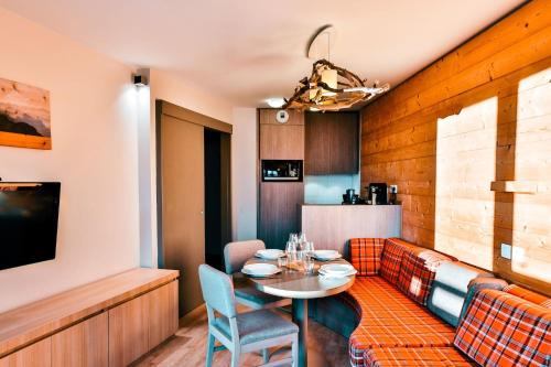 A kitchen or kitchenette at IMMODREAMS - L'Igloo - Avoriaz