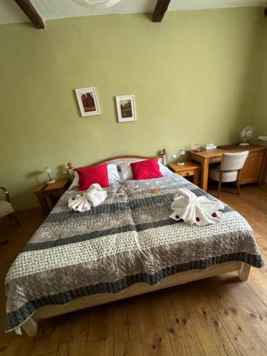 Llit o llits en una habitació de Hotel U Hrabenky