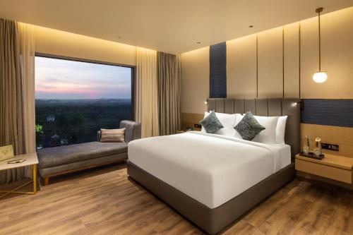 Llit o llits en una habitació de Grand Madurai by GRT Hotels