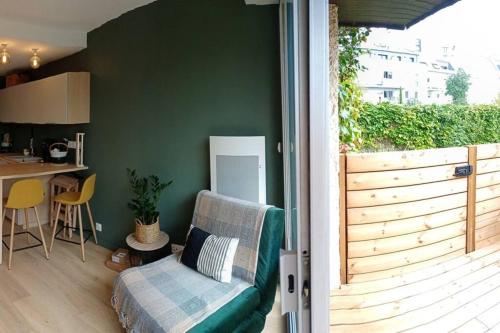 Uma varanda ou terraço em Ty Jolie Super Grand Studio avec Parking et Terrasse