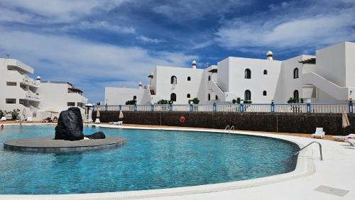 The swimming pool at or close to Apartamento con piscina a 500m de la playa