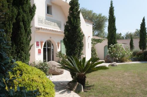 حديقة خارج Résidence Domaine De Caranella