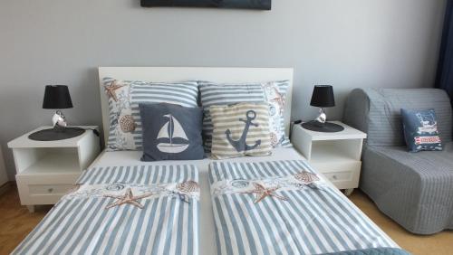 Tempat tidur dalam kamar di Apartament Nad Parsętą