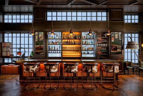 The lounge or bar area at Mandarin Oriental, New York