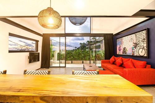 Кът за сядане в Contemporary Loft 200m From Canggu Shoreline