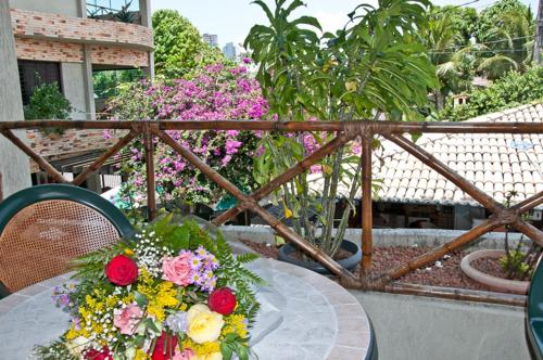 Un jardín fuera de Pousada Beija Flor