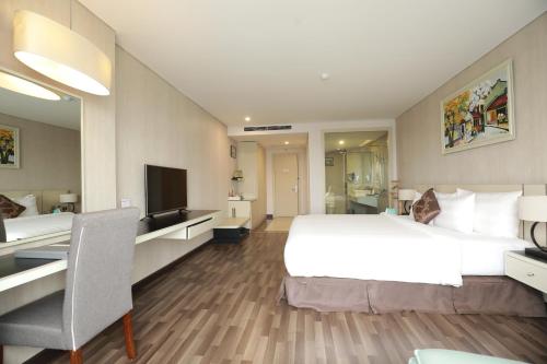 Central Hotel Thanh Hoa 객실 침대