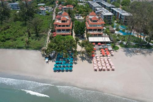 Anantasila Beach Resort Hua Hin في هوا هين: اطلالة جوية لمنتجع على الشاطئ