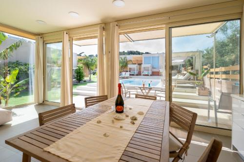 Bebidas em Modular Bungalows With Heated Pool Artemis Greece