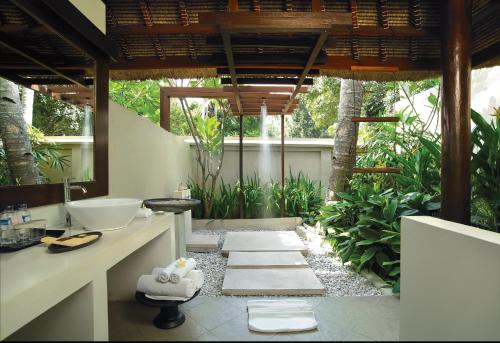 Qunci Villas Resort tesisinde bir banyo