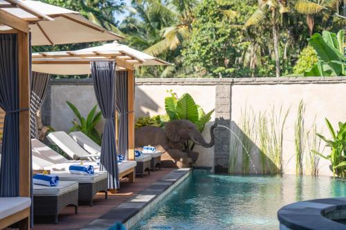 Бассейн в The Compass Rose Ubud или поблизости